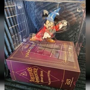 D23 Gold Annual Gift 2024 - Sorcerer's Apprentice Mickey Mouse Figurine